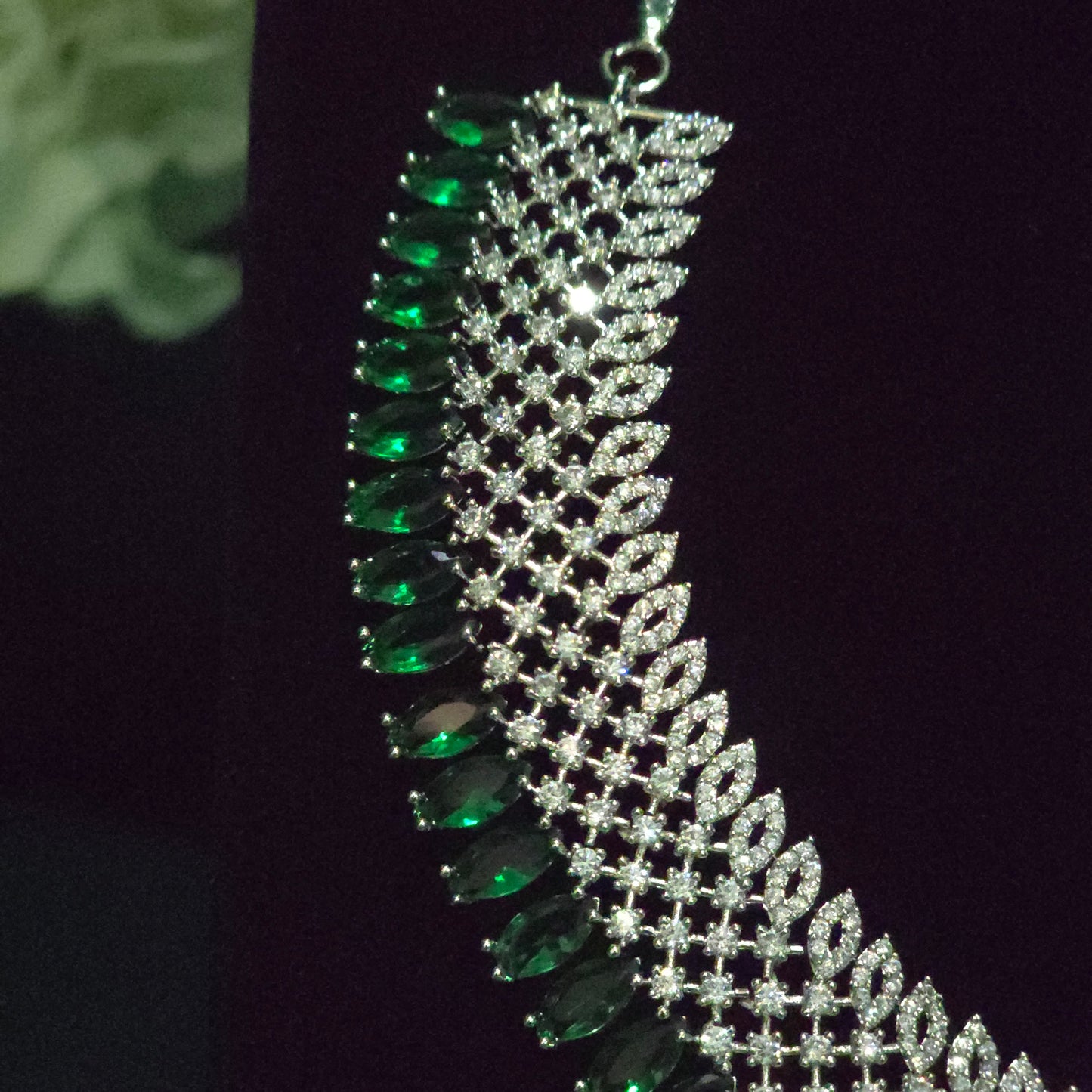 Guzel - Emerald